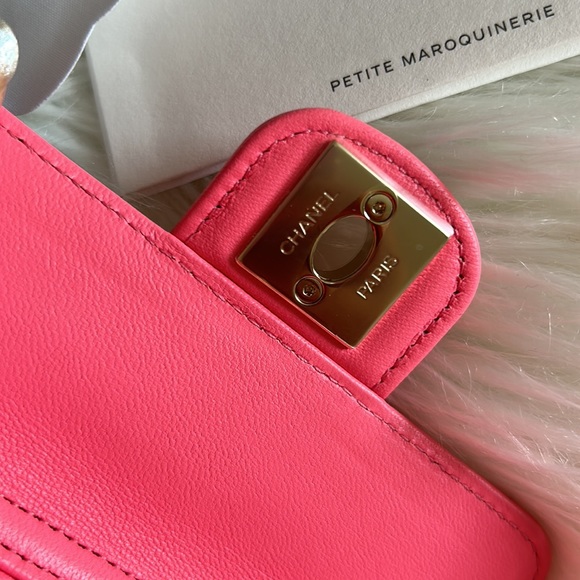 NEW Chanel Pink Heart Bag 22S - Picture 14 of 17